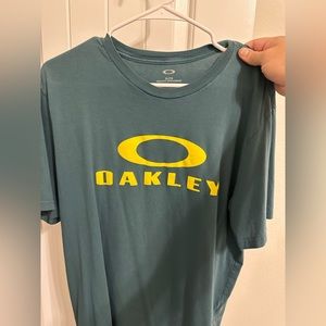 Men’s Oakley T-shirts size XL